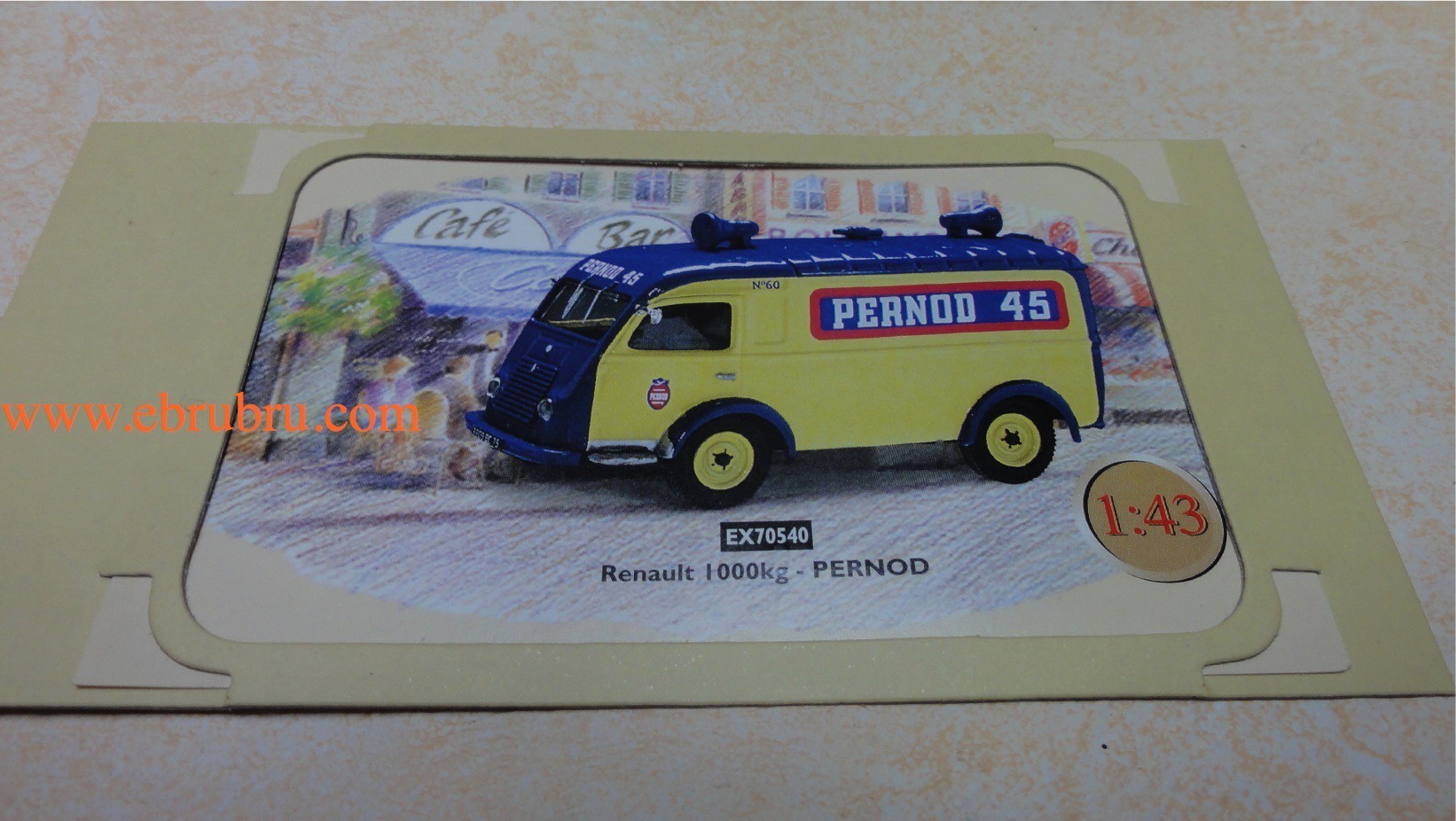 CAMION RENAULT 1000 Kg PERNOD  Réf : EX70540 CORGI 1/43