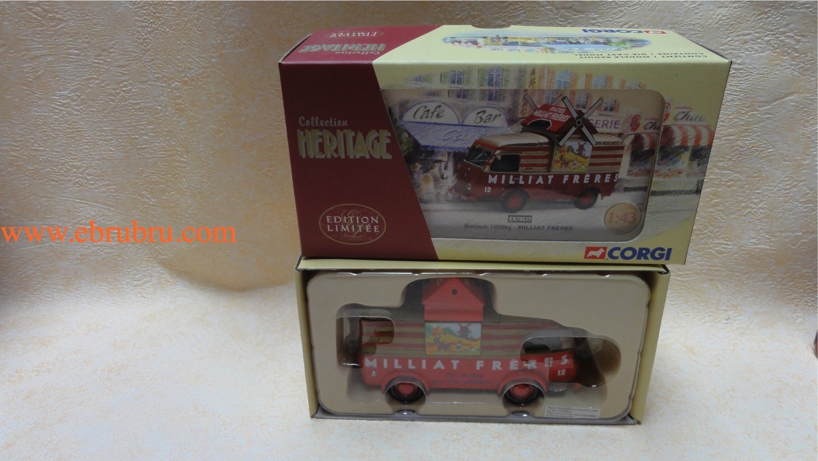 CAMION RENAULT 1000 Kg MILLIAT FRERES  Réf : EX70537 CORGI 1/43