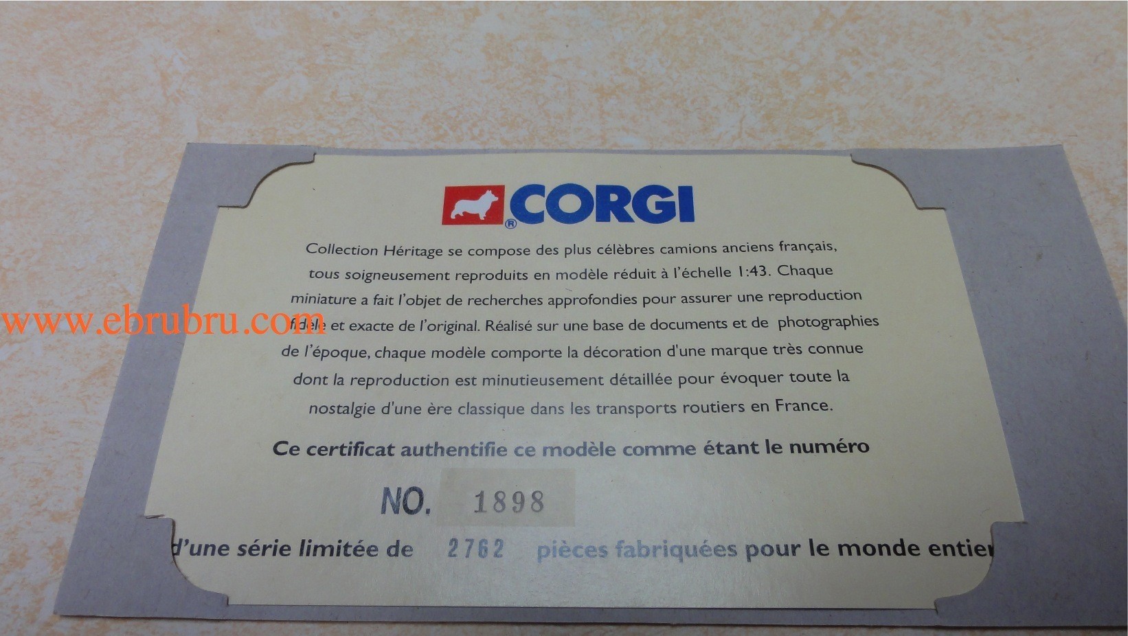 CAMION RENAULT 1000 Kg MILLIAT FRERES  Réf : EX70537 CORGI 1/43