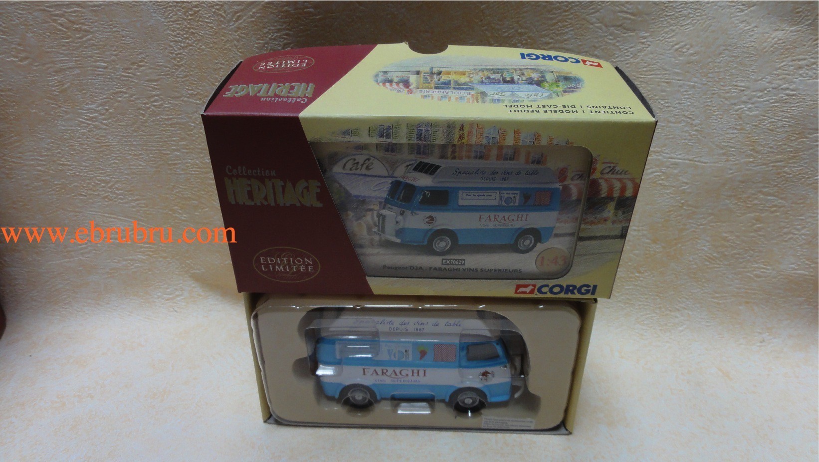 CAMION PEUGEOT D3A FARAGHI VINS SUPERIEURS  Réf : EX70629 CORGI 1/43