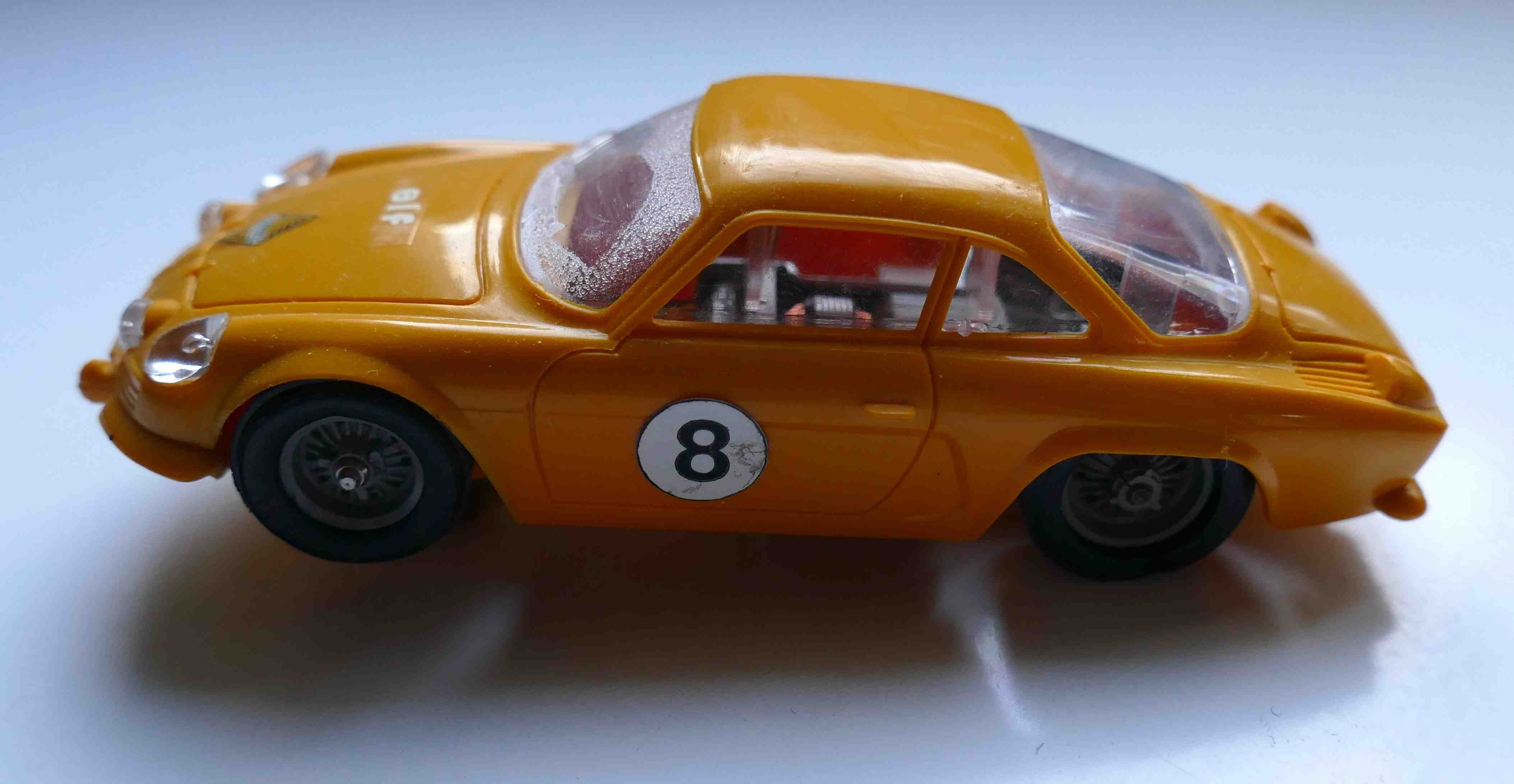 ALPINE 1600 BERLINETTE Jaune  REF 3659 JOUEF