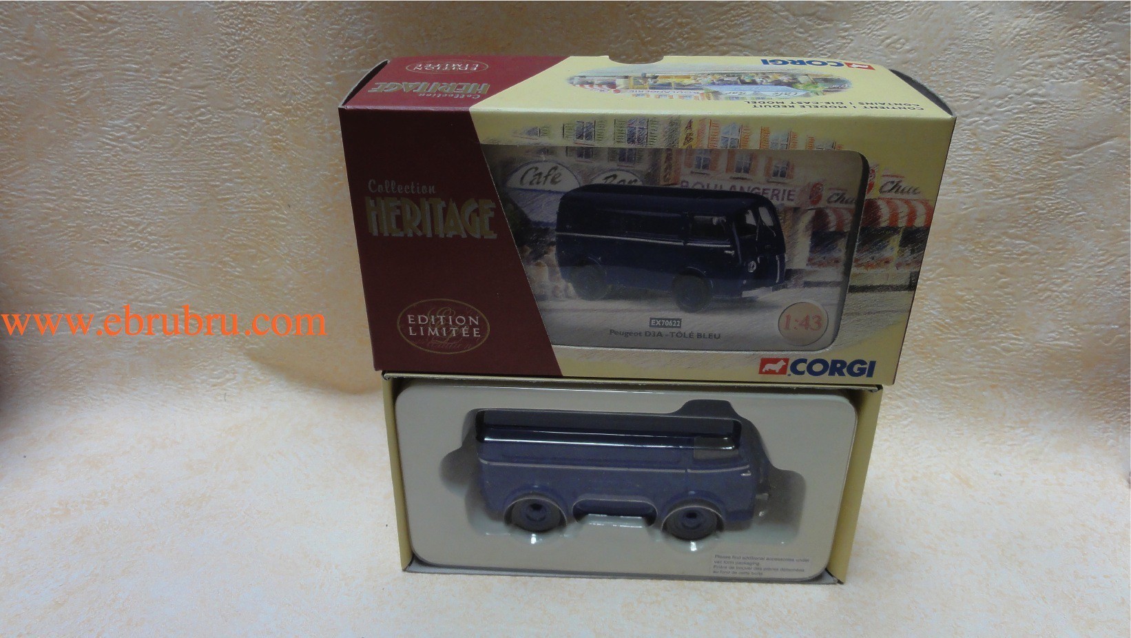 CAMION PEUGEOT D3A TOLE BLEU  Réf : EX70622 CORGI 1/43