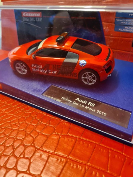 AUDI R8 SAFETY CAR LE MANS 2010 CARRERA DIGITAL 132 REF 30591 