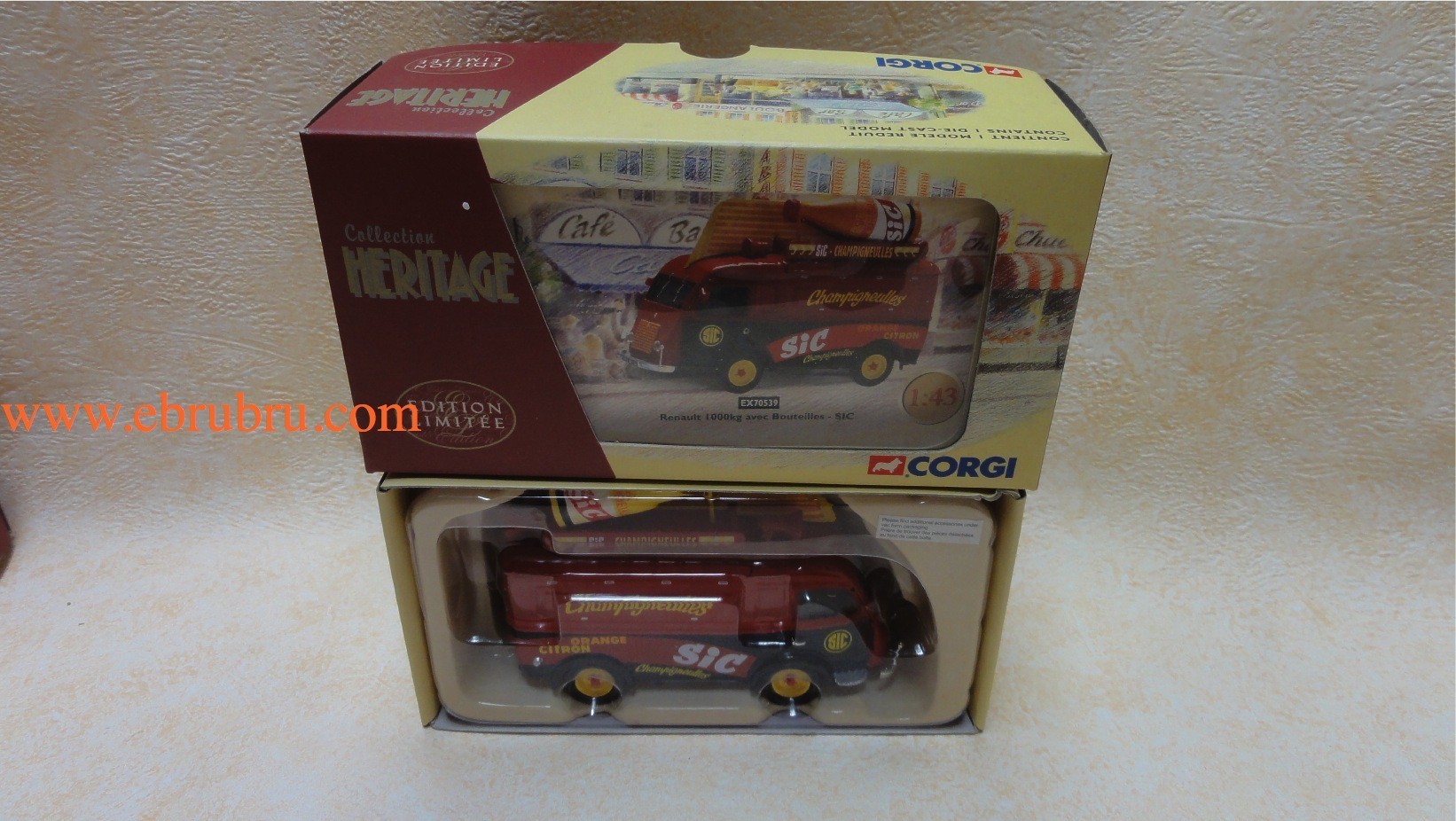 CAMION RENAULT 1000 Kg AVEC BOUTEILLES SIC Réf : EX70539 CORGI 1/43