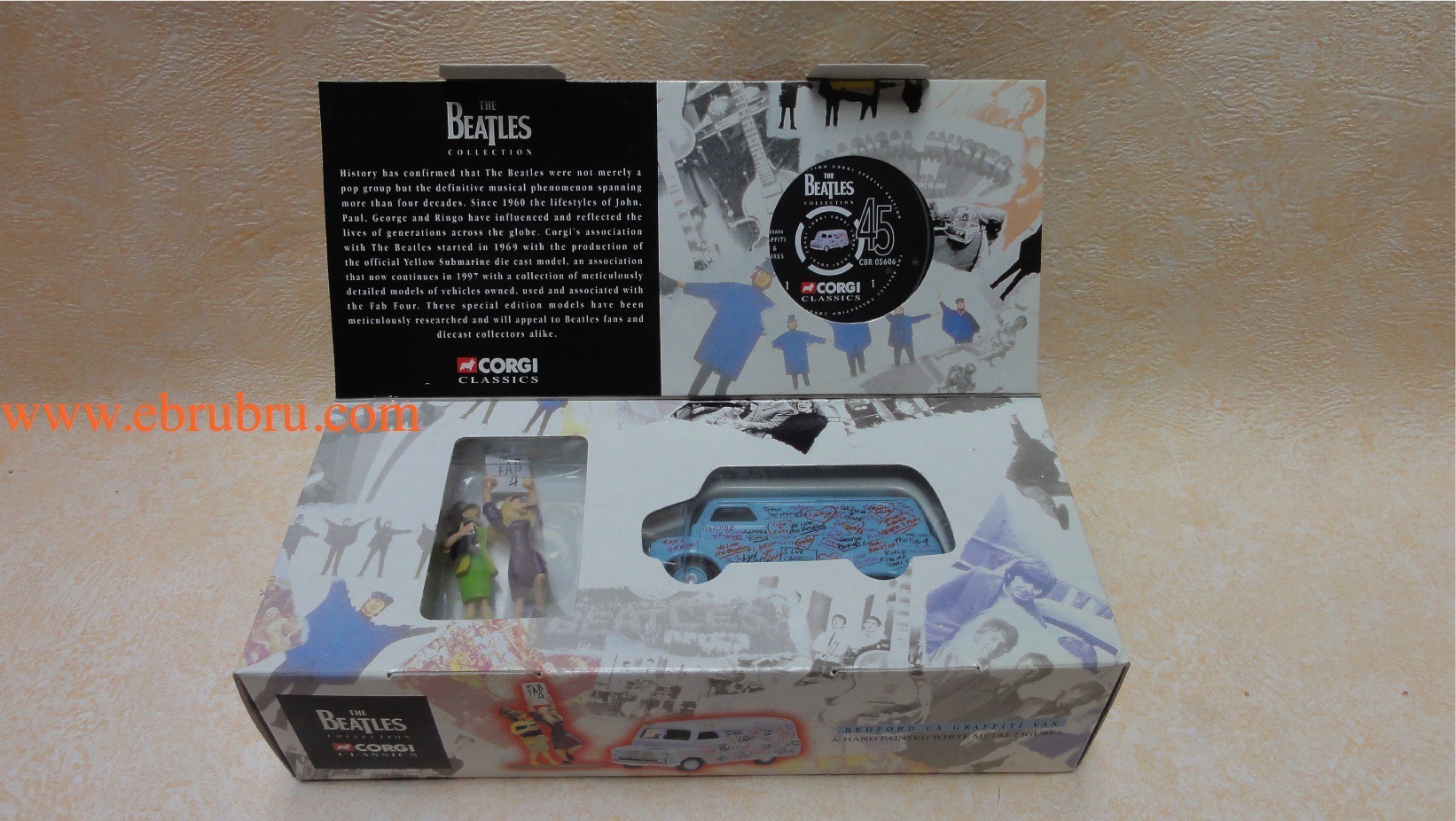 Bedford CA van & Figures Beatles  corgi classics réf 05606