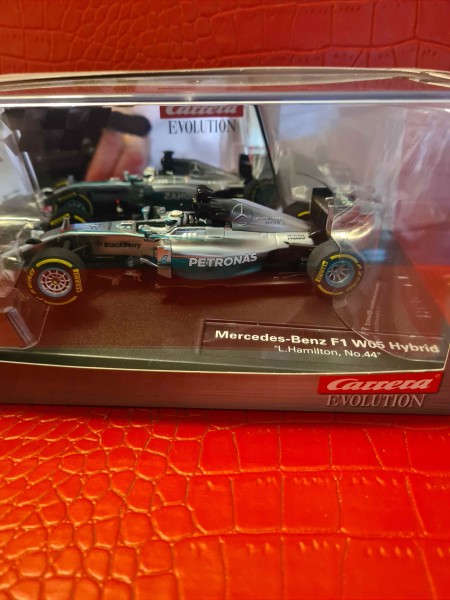 EVOLUTION MERCEDES BENZ F1 W05 HYBRID L HAMILTON NO 44 CARRERA REF 27495