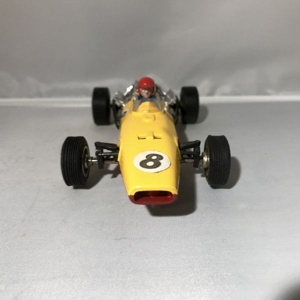 Honda RA273 F1 Jaune Chassîs rouge foncé SCALEXTRIC C36