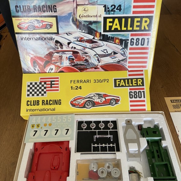 Ferrari 330/P2 FALLER 1:24 Club Racing 6801 en boite