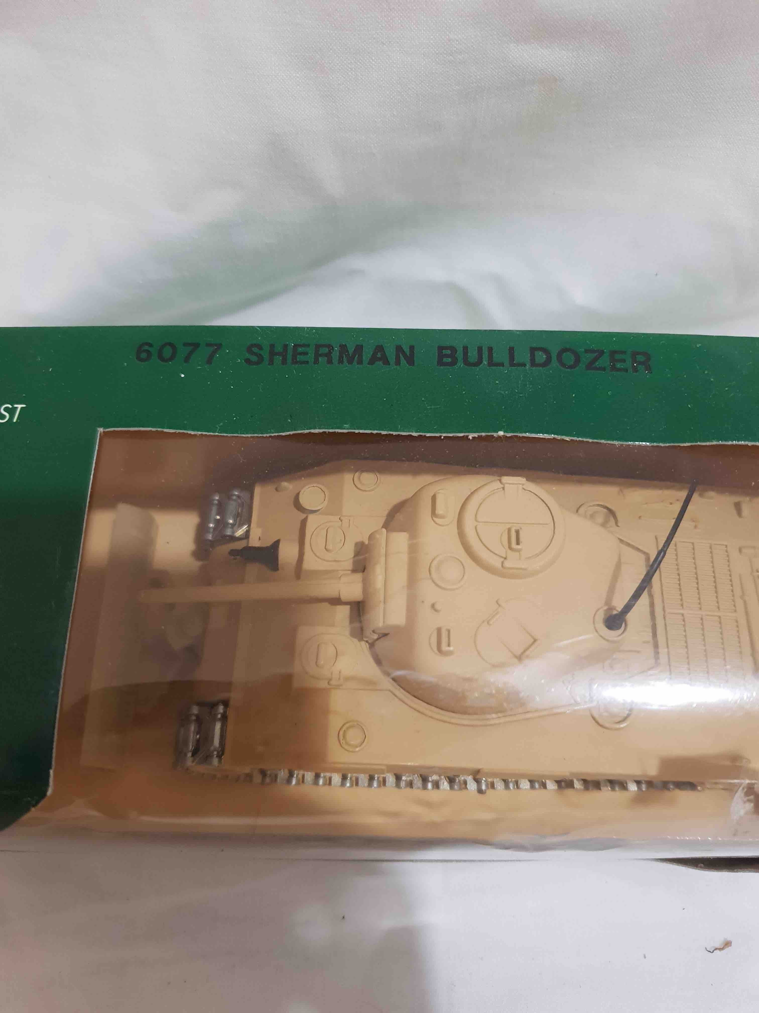 SOLIDO 6077 SHERMAN BULLDOZER COLLECTION MILITAIRE