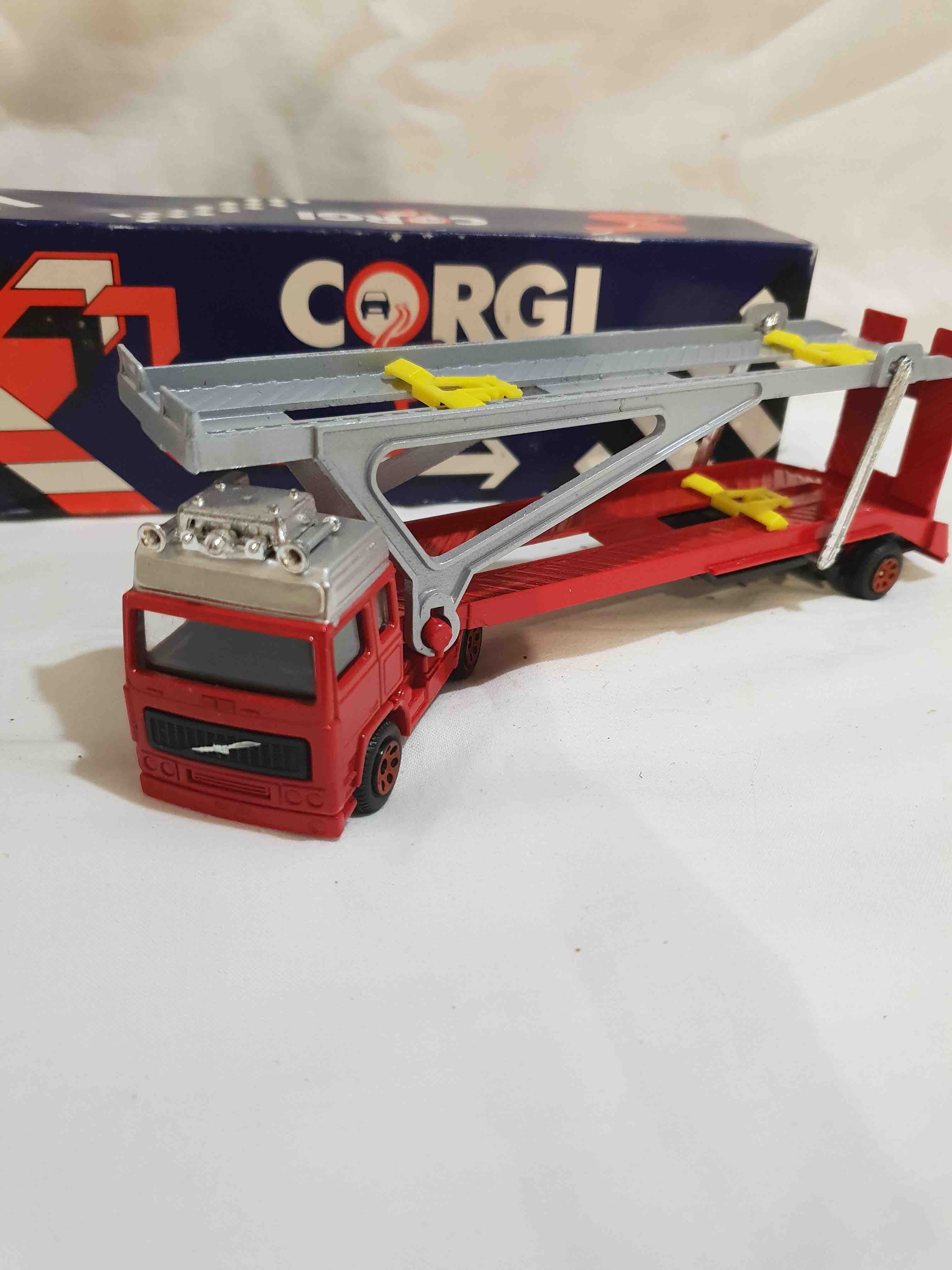 CORGI VOLVO CAR TRANSPORTER
