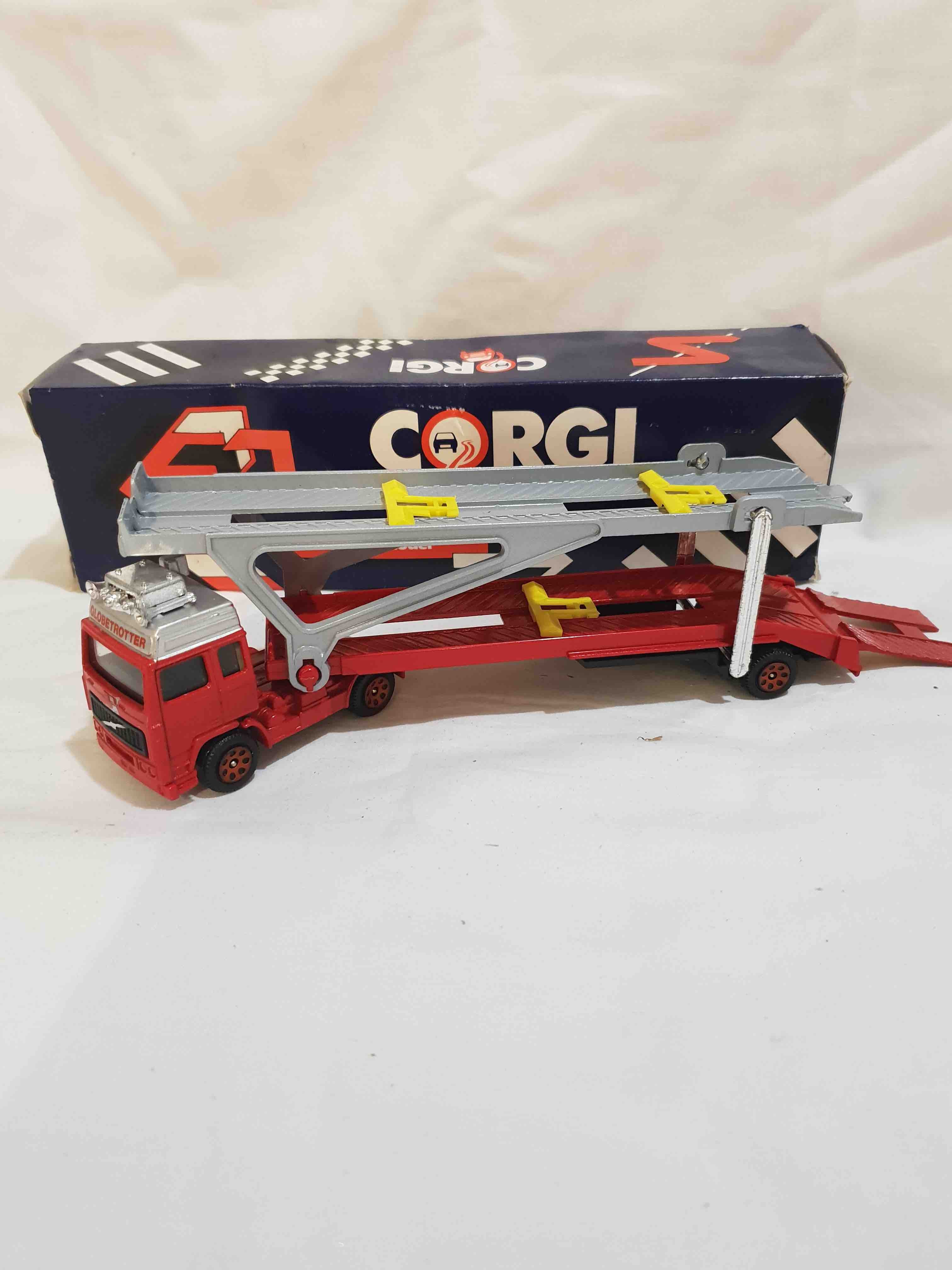 CORGI VOLVO CAR TRANSPORTER