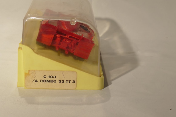 ALFA ROMEO 33 TT3 ROUGE SCALEXTRIC 09- C103