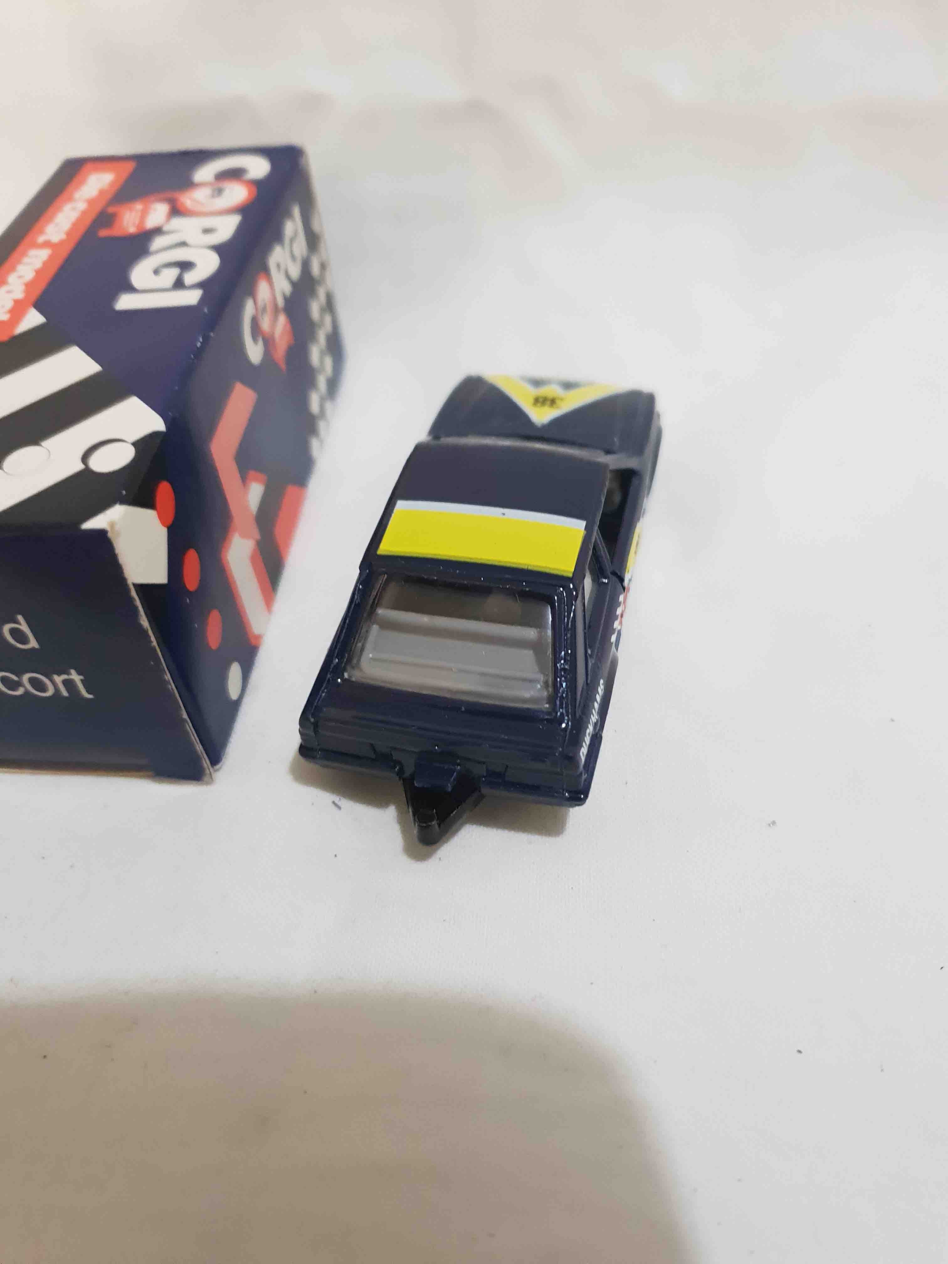 CORGI FORD ESCORT DUCKHAMS