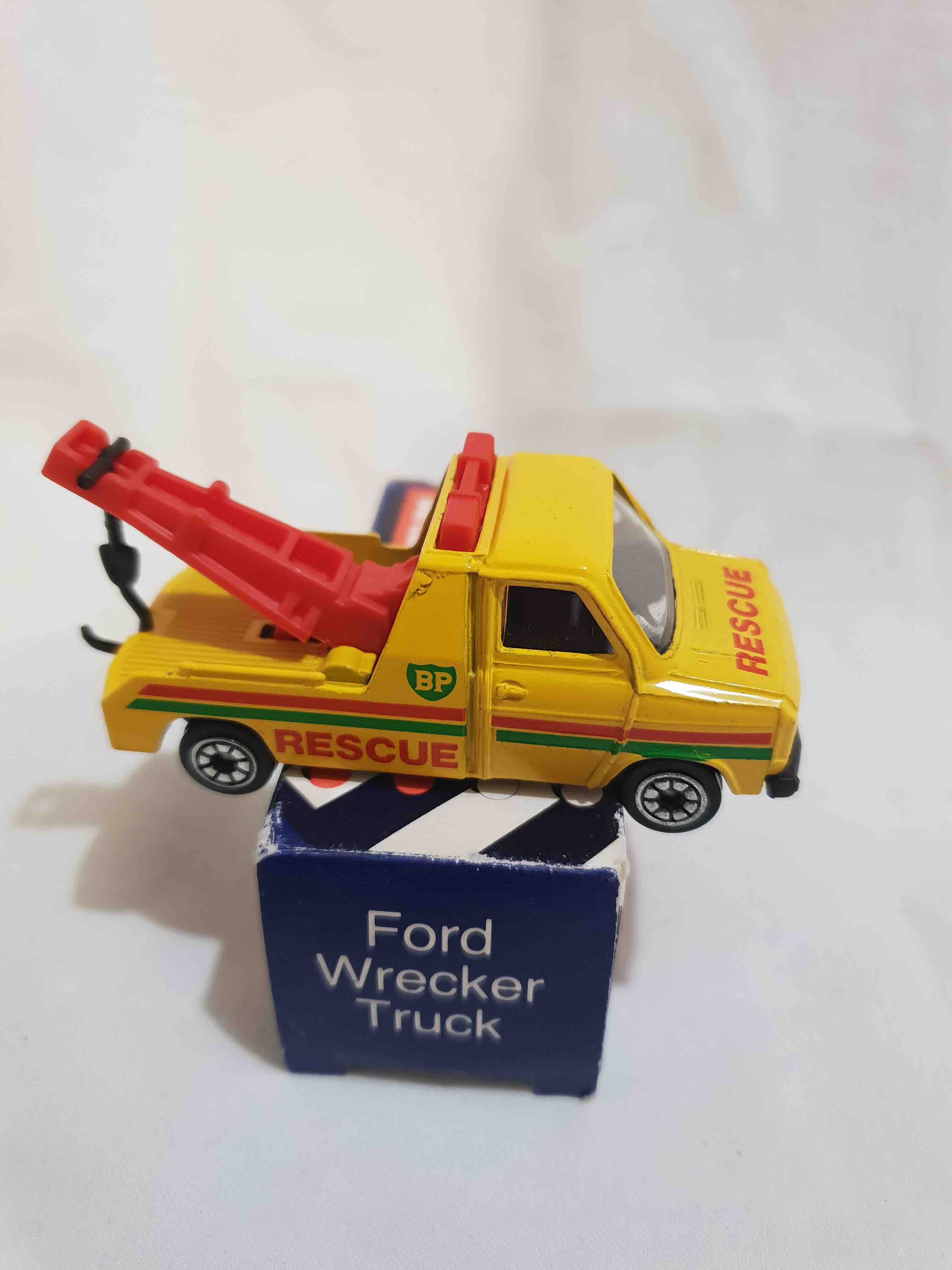CORGI FORD WRECKER TRUCK
