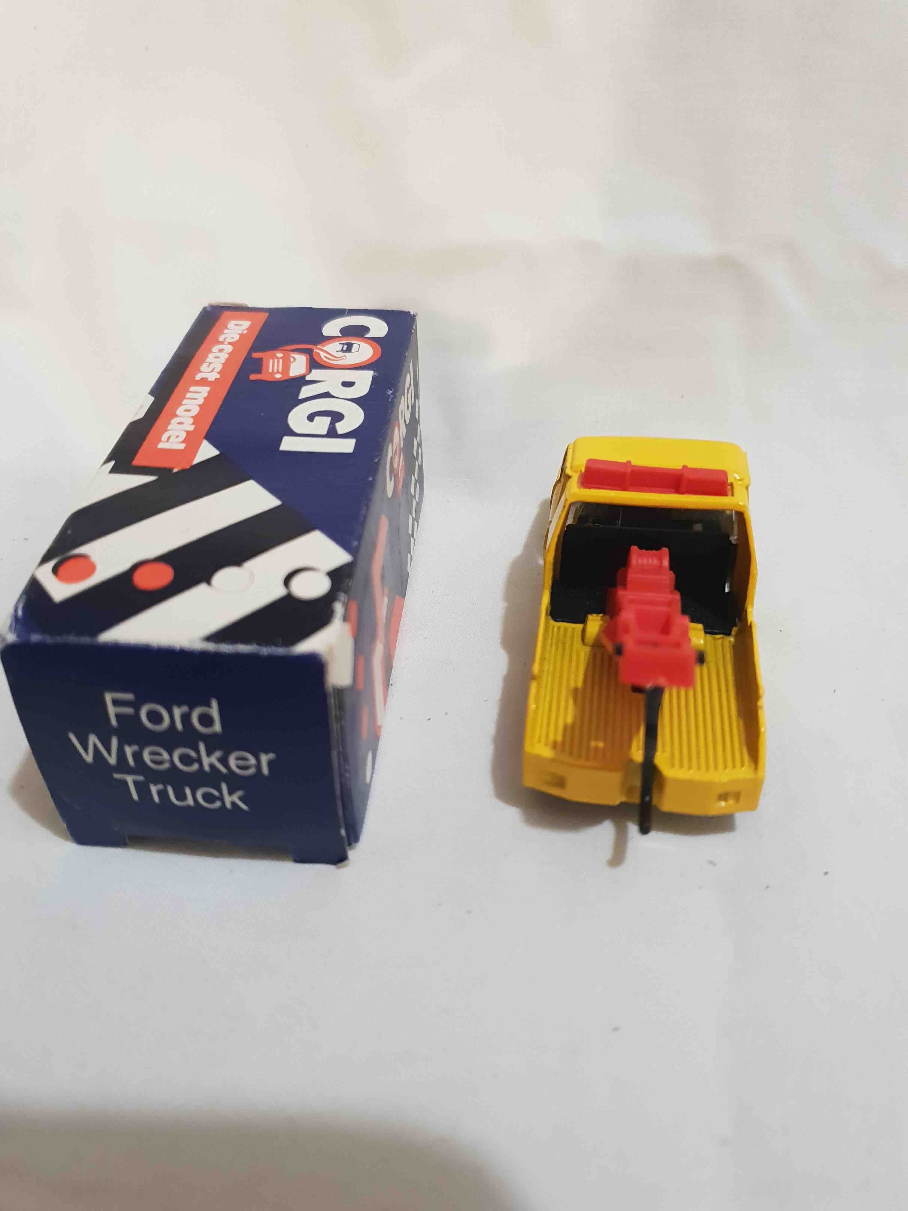 CORGI FORD WRECKER TRUCK