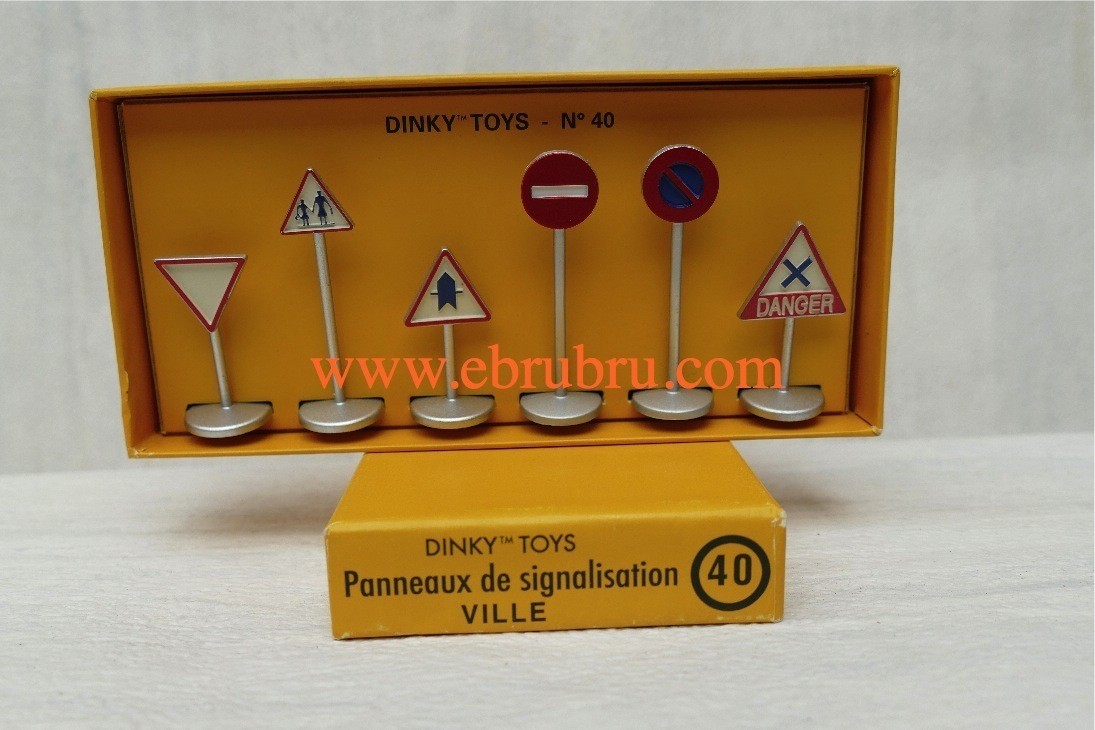 PANNEAUX DE SIGNALISATION VILLE  DINKY TOYS ATLAS REF 40