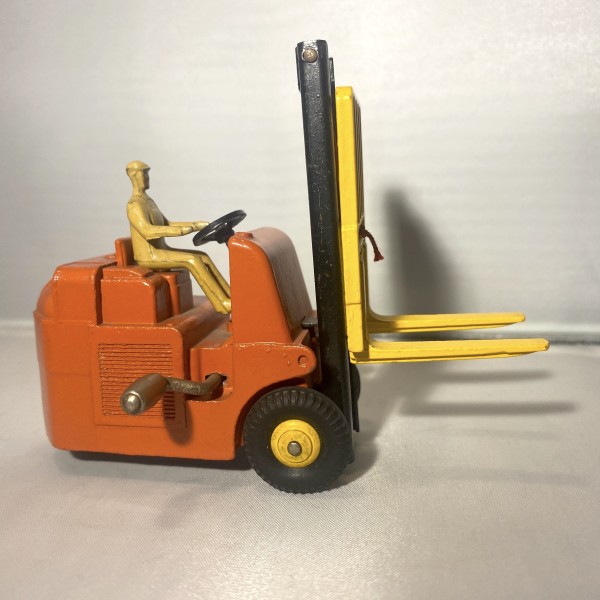 Chariot à fourches Coventry Climax DINKY TOYS 597