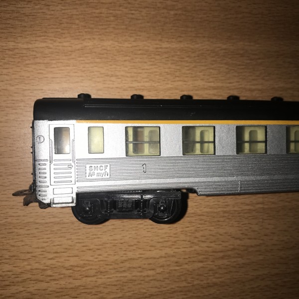 Voiture A8 SNCF Des Inox JOUEF Réf 463