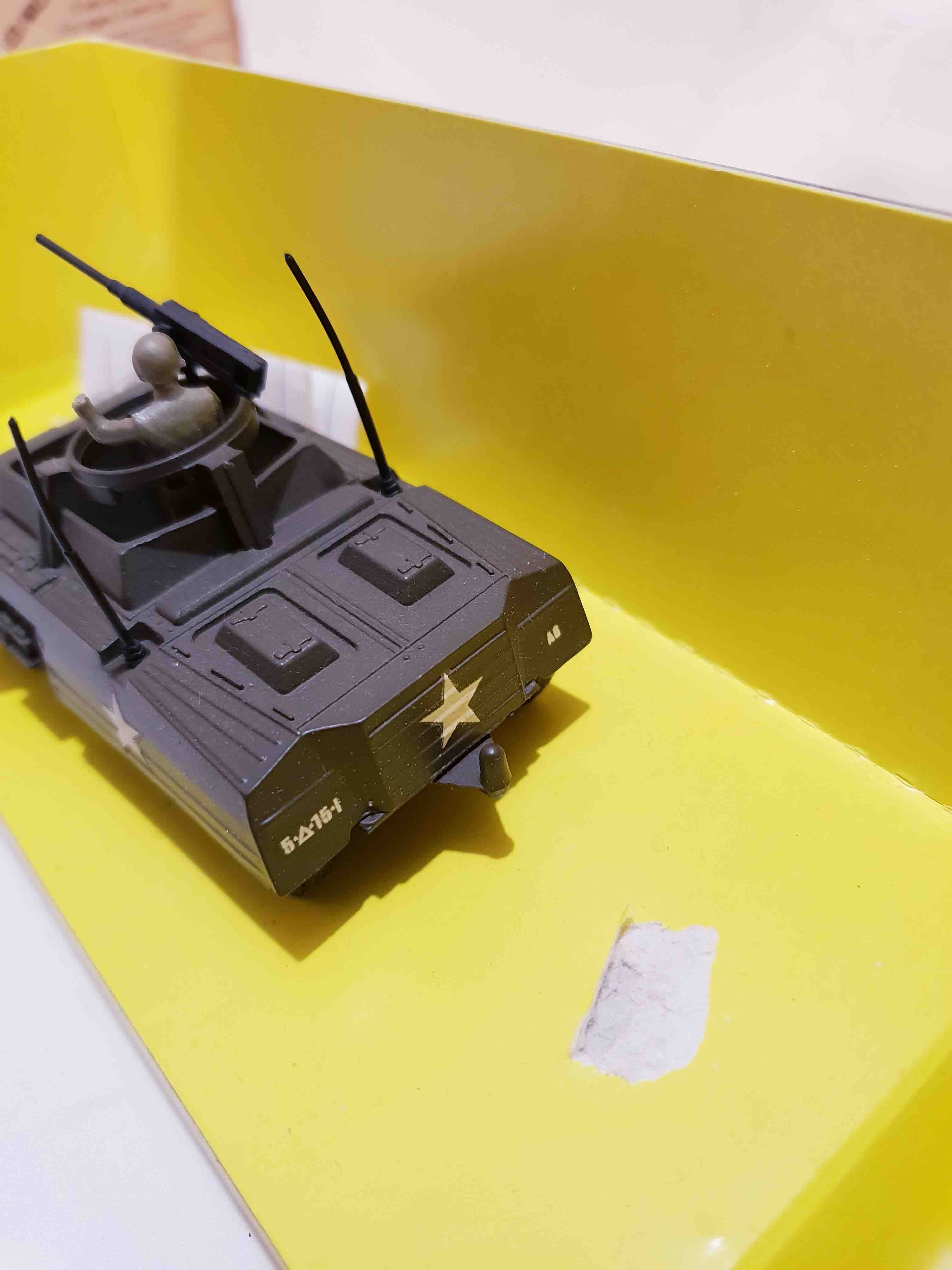 SOLIDO COMBAT CAR 6028 COLLECTION MILITAIRE MAINS CASSÉE