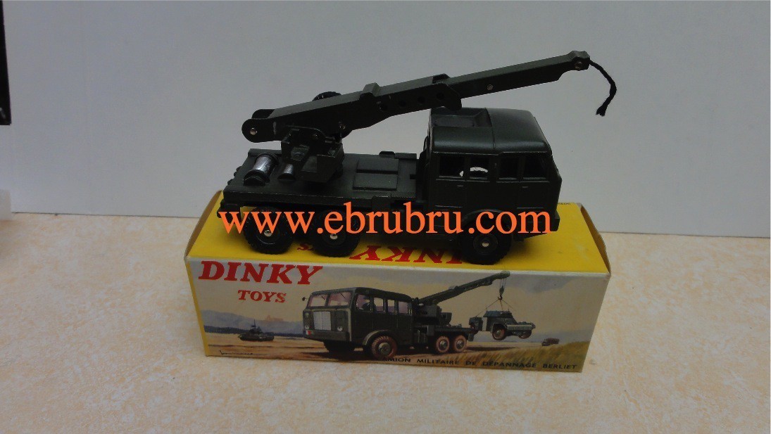 CAMION DE DÉPANNAGE MILITAIRE BERLIET DINKY TOYS RÉF 826