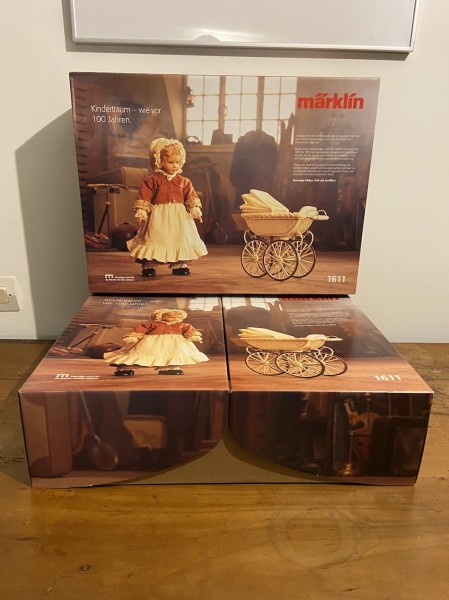 Poupée Marklin 1611 Heidi Ott avec landau  Marklin 1995 édition spéciale