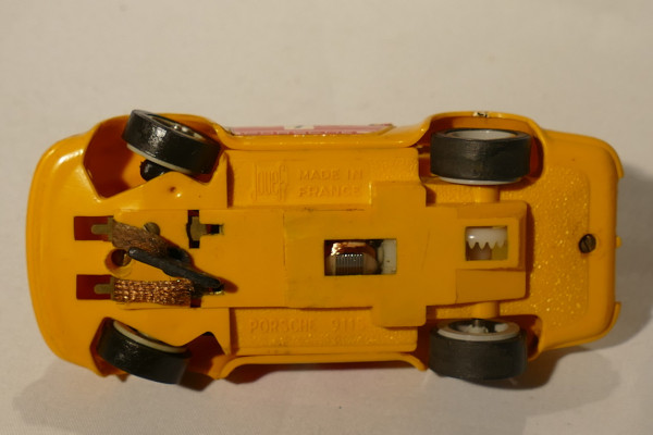 Porsche 911S jaune  JOUEF Réf 3658