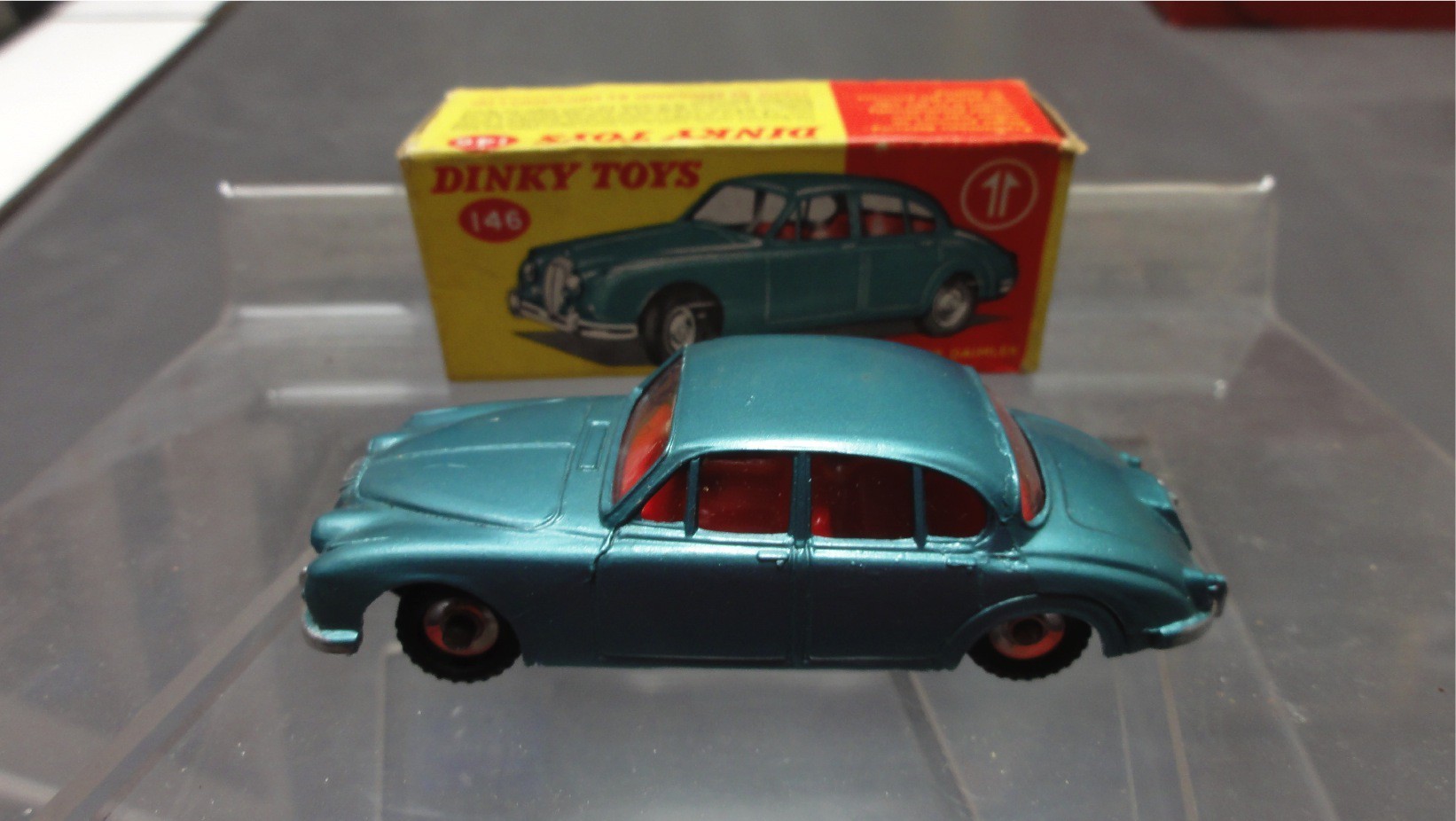 Daimler 2,5 Litre V8 Bleu  Dinky Toys ref 146
