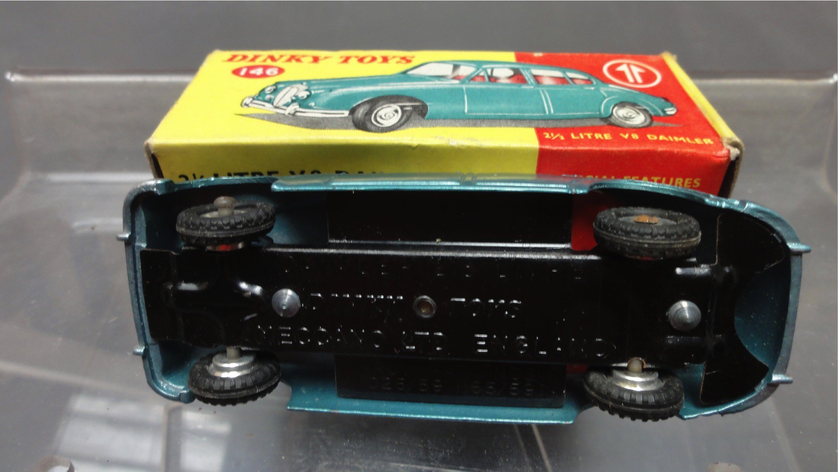 Daimler 2,5 Litre V8 Bleu  Dinky Toys ref 146