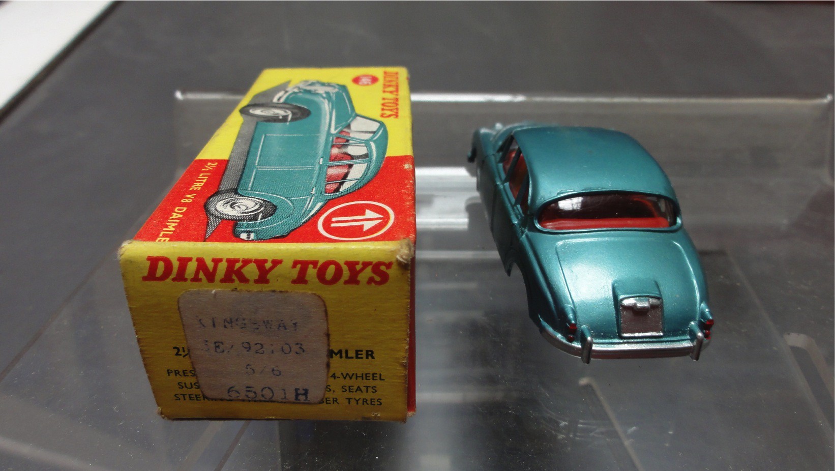 Daimler 2,5 Litre V8 Bleu  Dinky Toys ref 146