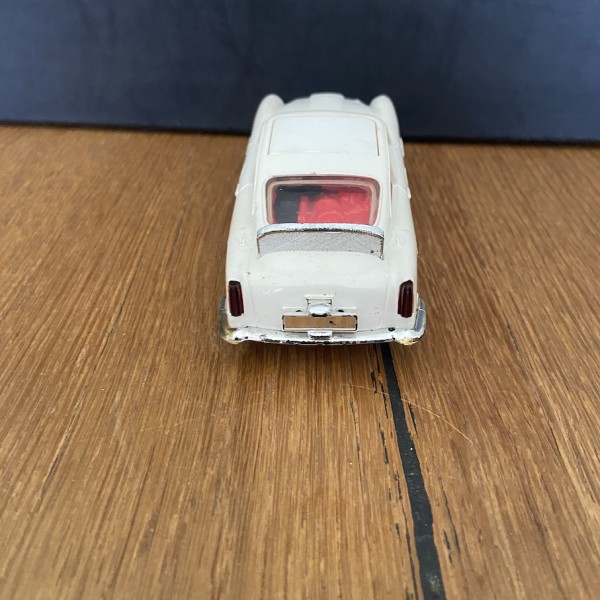 Aston Martin DB4 GT blanche James Bond 007 Scalextric C97