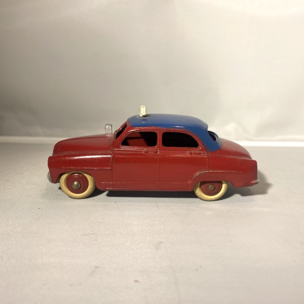 Simca 9 Aronde Taxi DINKY TOYS réf 24U