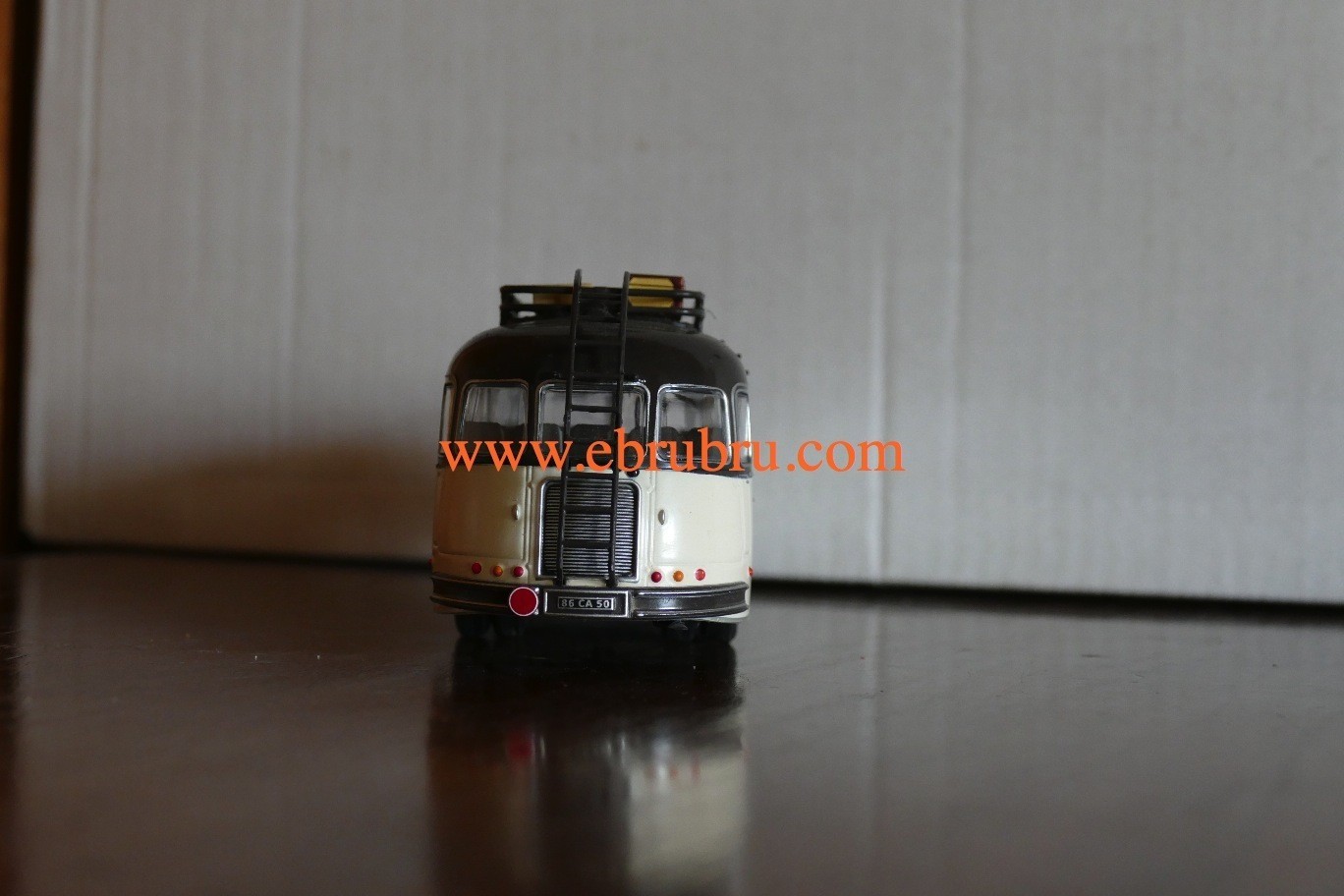 Autobus Autocar du Monde Hachette L´Isobloc 648 DP (1955) IXO 1/43