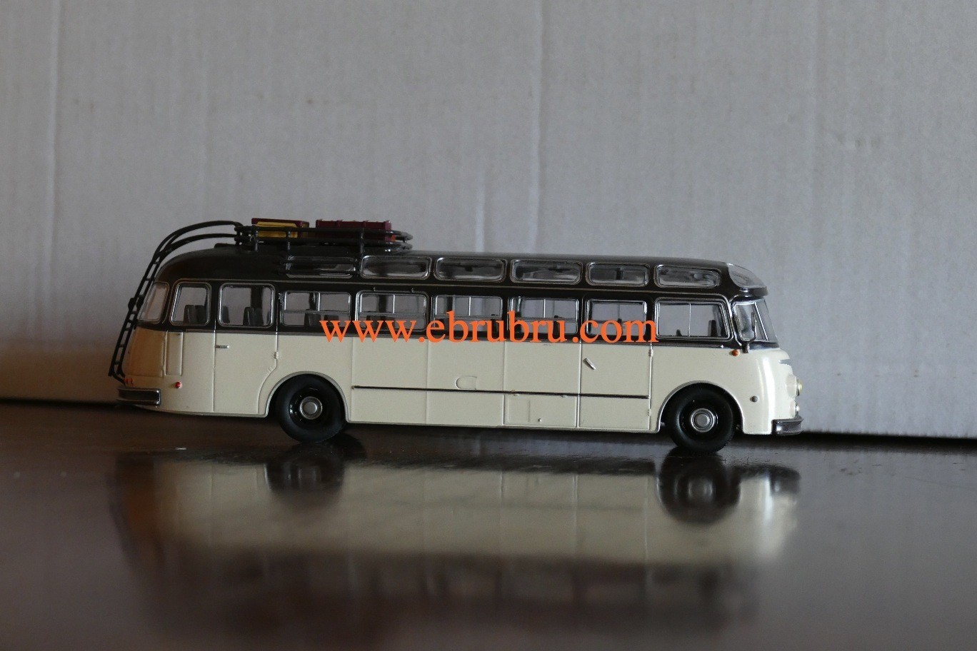 Autobus Autocar du Monde Hachette L´Isobloc 648 DP (1955) IXO 1/43