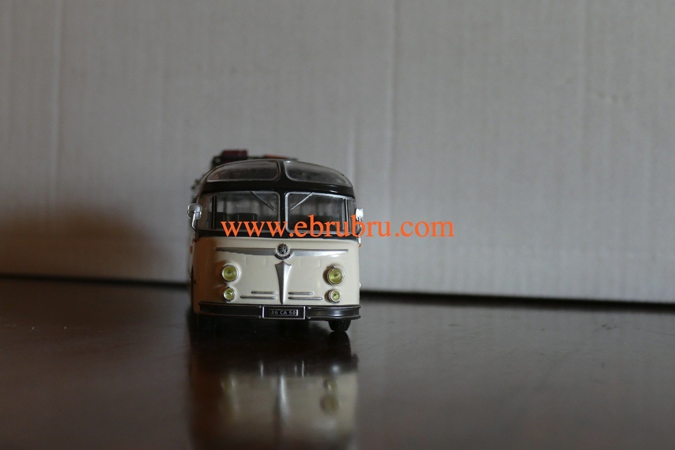 Autobus Autocar du Monde Hachette L´Isobloc 648 DP (1955) IXO 1/43