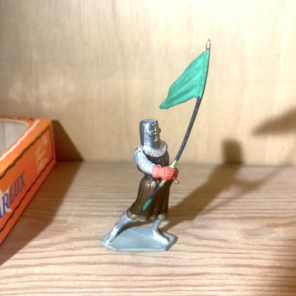 Chevalier Porte oriflamme - Pied marron - Oriflamme vert - STARLUX Réf 6024