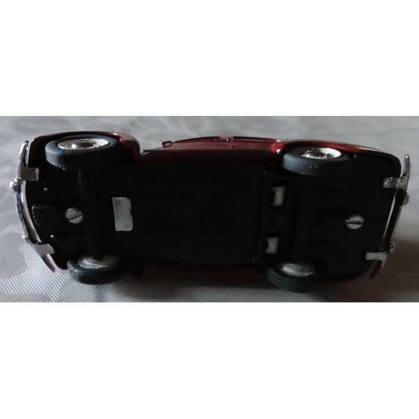 MINIATURE PANHARD DYNA 86 ROUGE 1953 PAR CJM 1/43