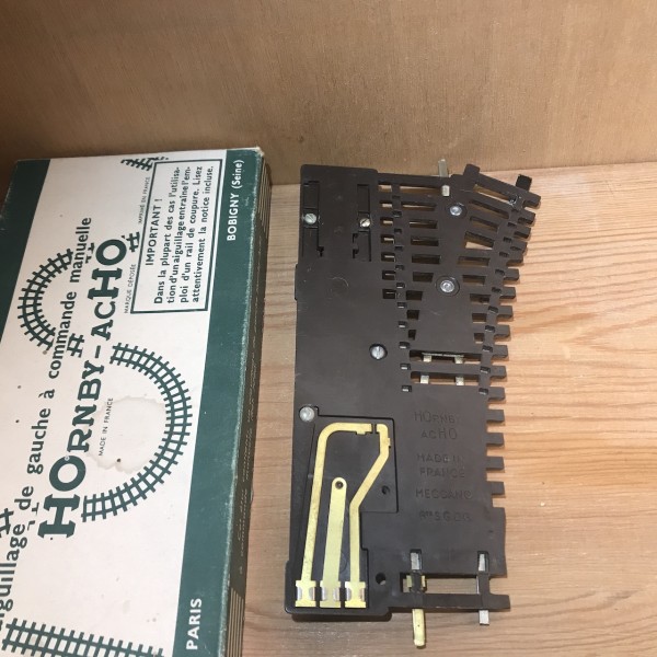 1 aiguillage de gauche à commande manuelle HORNBY 778