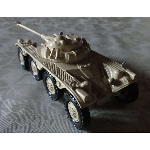 L' EBR 75 Panhard avec sa tourelle FL 11 Marque  PARADE