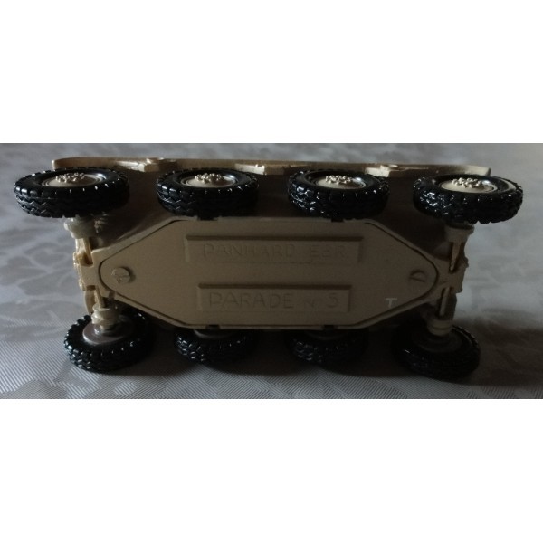 L' EBR 75 Panhard avec sa tourelle FL 11 Marque  PARADE