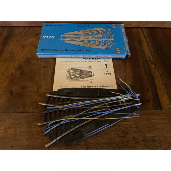 SYMMETRISCHE DREIWEG WEICHE MARKLIN  RÉF 2170