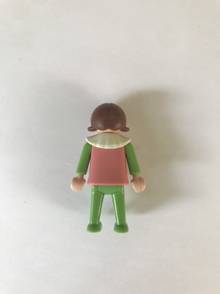 Fillette, robe rose et verte, col blanc à froufrous / 3713 / 5502