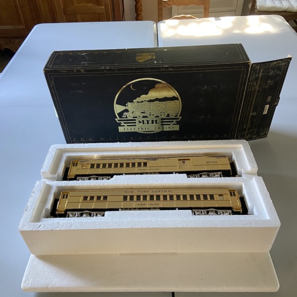 VOITURES NYC Gold Plated 70' Madison Combine/Diner Passenger Cars MTH 20-4129