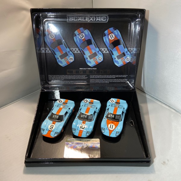 Ford GT40 LeMans 1968 - Gulf Triple Pack SCALEXTRIC C3896A