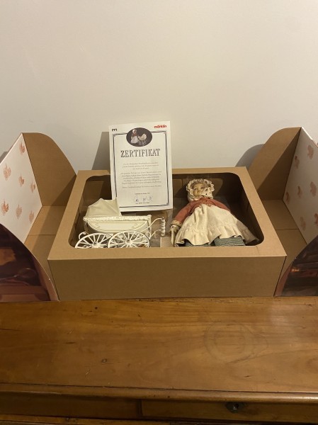 Poupée Marklin 1611 Heidi Ott avec landau  Marklin 1995 édition spéciale