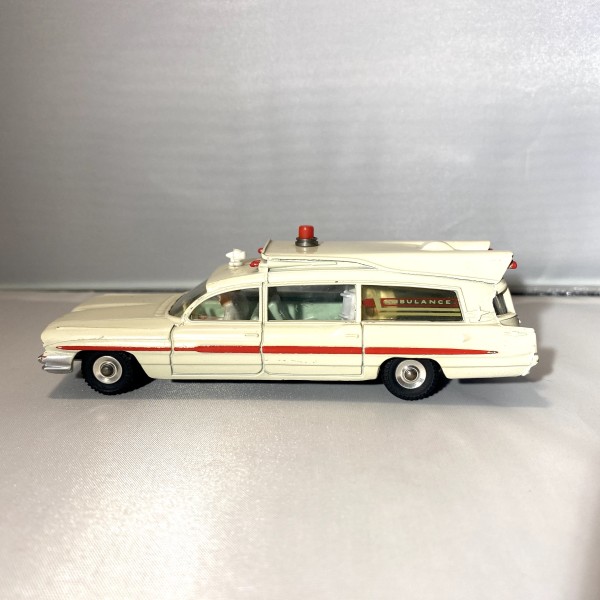 Superior Criterion Ambulance DINKY TOYS 263