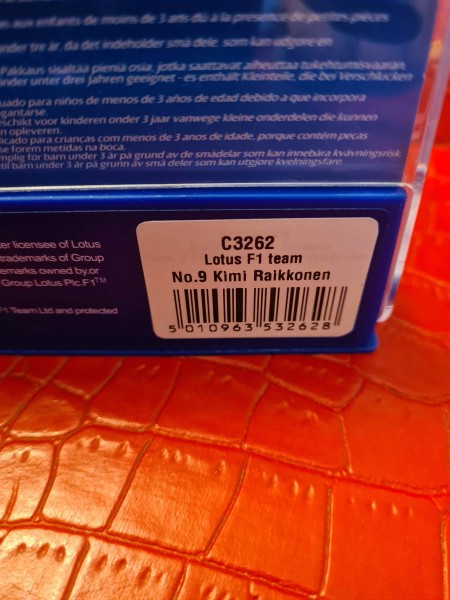 LOTUS F1 TEAM KIMI RAIKKONEN NO 9 SCALEXTRIC REF C3262
