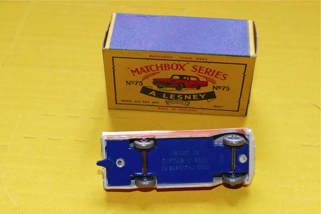 MATCHBOX LESNEY  Nº 75 FORD THUNDERBIRD