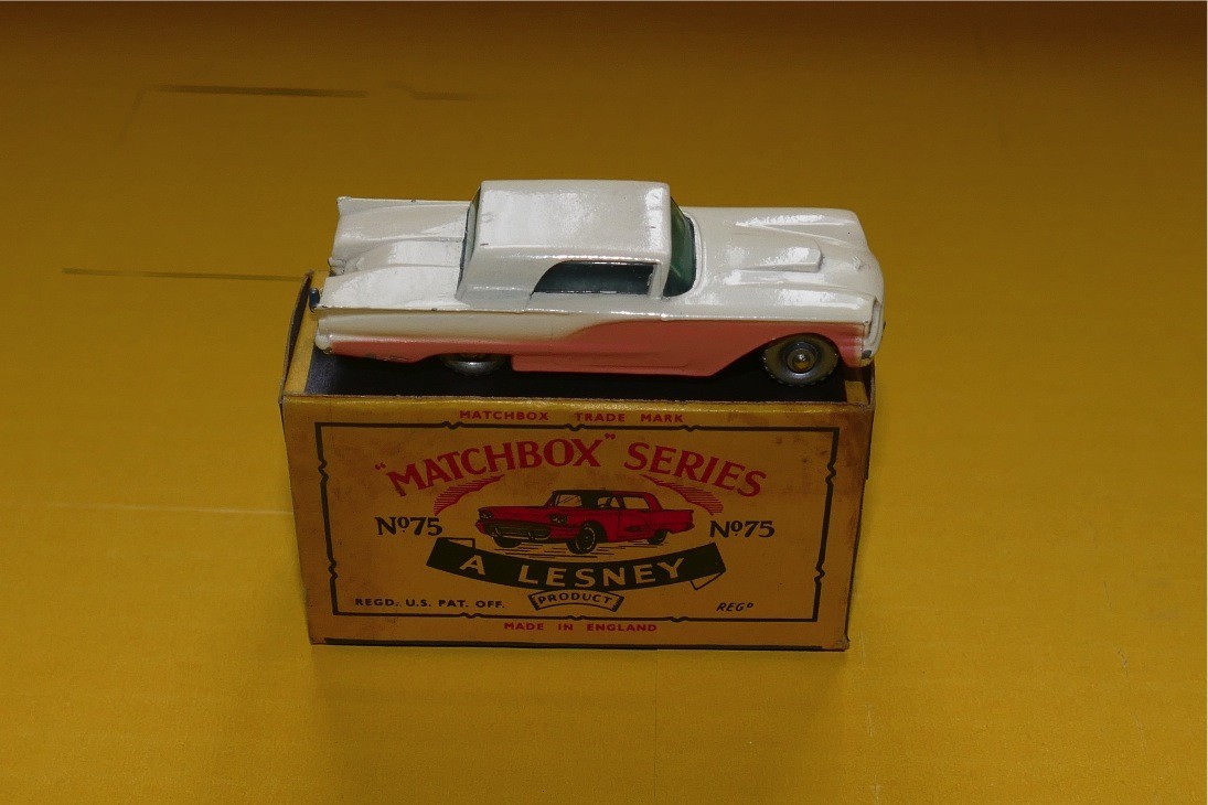 MATCHBOX LESNEY  Nº 75 FORD THUNDERBIRD