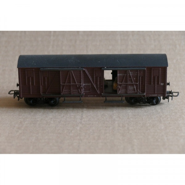 WAGON  COUVERT TP  A BOGIES MARQUE VB REF 50 SNCF