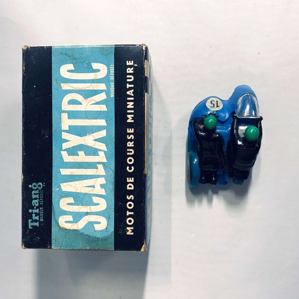 Sidecar Typhoon bleu - casque vert - Scalextric Ref B1